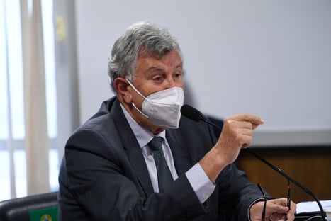Renan avalia citar Heinze em relatório da CPI da Covid por divulgar informações falsas