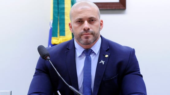 Daniel Silveira fica próximo do PL, mas falta resolver “questão Romário”