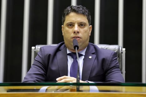 Deputado que xingou Lira “sem querer” pede desculpas