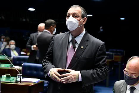 “Carnaval não começou dentro da CPI”, diz Omar Aziz, após críticas de Bolsonaro