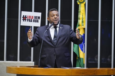 Deputado bolsonarista admite derrota do voto impresso