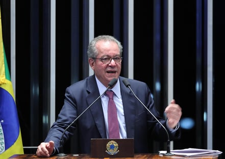 Após leitura de relatório, partidos pedem vista e adiam discussão sobre a PEC dos Precatórios