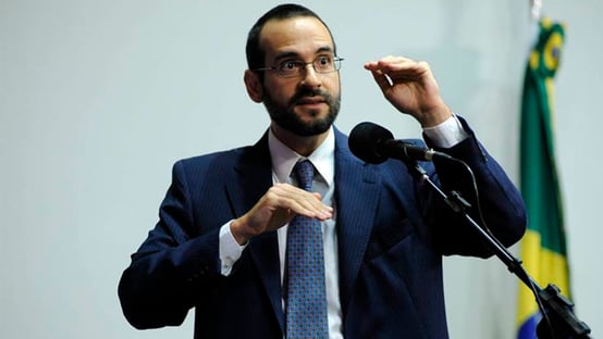 Arthur Weintraub apaga tuítes em que defende cloroquina