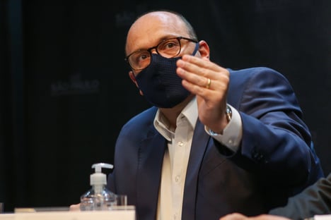 Covas diz que não houve apoio financeiro do governo federal para a produção da Coronavac