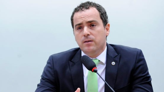 Despacho sobre exportação de madeira foi pedido no dia de reunião entre Salles e madeireiros