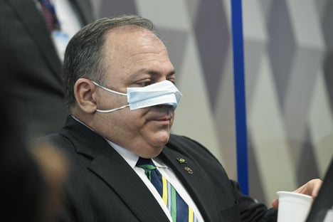Essa bola já não é mais comigo, disse Pazuello ao ser informado sobre Covaxin
