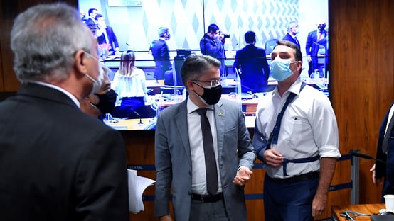 Flávio pede destituição de Renan da relatoria da CPI e o compara a Deltan