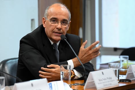 Pazuello culpa CFM por políticas de prescrição de cloroquina
