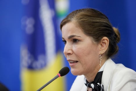 Capitã cloroquina quer impedir senadores de acessarem seus dados