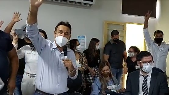 Reunião do Patriota que aceitou Bolsonaro teve tumulto e gritos de golpe