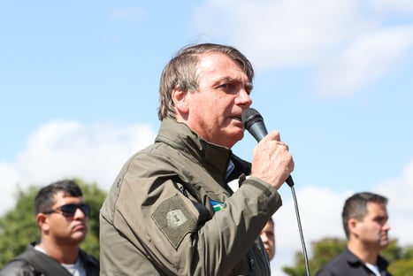 Deputado pede que Bolsonaro seja investigado por uso das Forças Armadas na pandemia