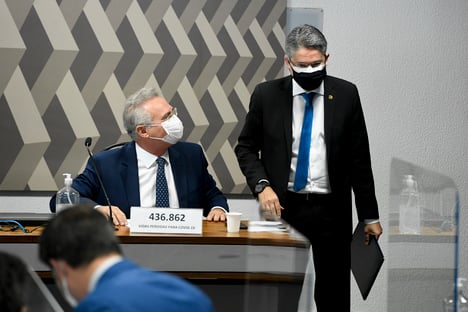 Renan quer que Alessandro Vieira coordene investigação de documentos na CPI