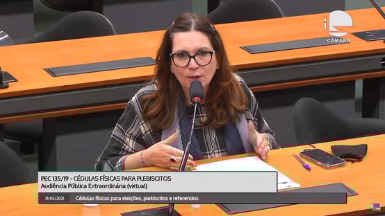 Bia Kicis quer voto impresso em 100% das urnas
