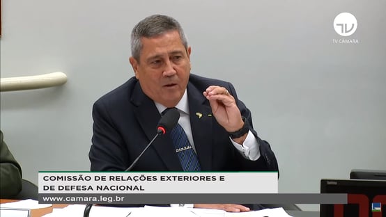 Braga Netto diz que hospitais militares não são públicos, só recebem complemento do governo