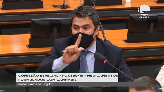 Deputado acusa Paulo Teixeira de acordo “por debaixo dos panos” com Rodrigo Maia