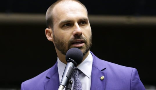 Eduardo Bolsonaro está com Covid