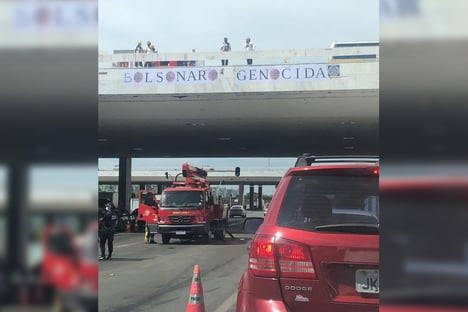 Bolsonaro genocida para o trânsito em Brasília