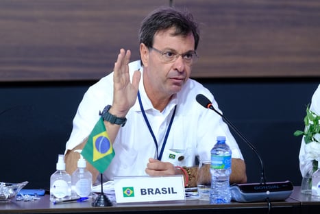 Ministro do Turismo vai a cidade do irmão de Bolsonaro e se diz lobista pelo Brasil