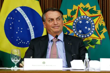 Essa nova Lei de Improbidade administrativa vai ajudar bastante, diz Bolsonaro