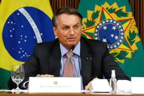 Bolsonaro volta a ameaçar adotar medidas “fora das quatro linhas” contra lockdown