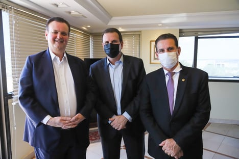 Eduardo Paes assina filiação ao PSD