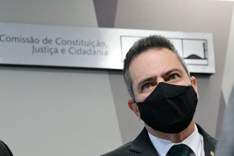 Elcio diz à PF que Covaxin foi oferecida a US$ 10 para concorrer com Butantan