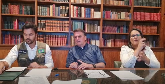 Bolsonaro diz que governos preferem vacinas ao tratamento precoce por lobby