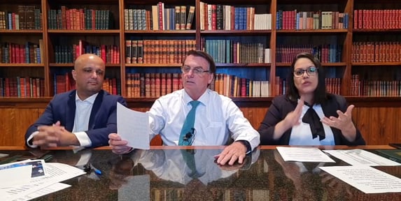 Bolsonaro quer um partido para chamar de seu porque siglas costumam ter dono