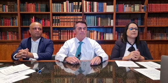 Bolsonaro elogia projeto que enfraquece ações por improbidade e ataca Ministério Público