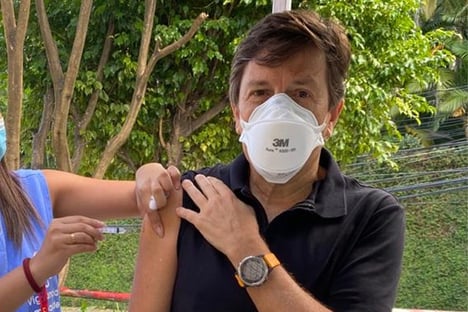 João Amoêdo é vacinado contra a Covid