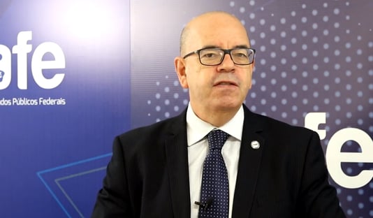 Entrevista: “Tem que ter quarentena para chefe da AGU ser indicado ao STF”