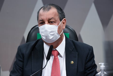 Omar Aziz: “A gente revida de forma até elegante o que Bolsonaro fala”