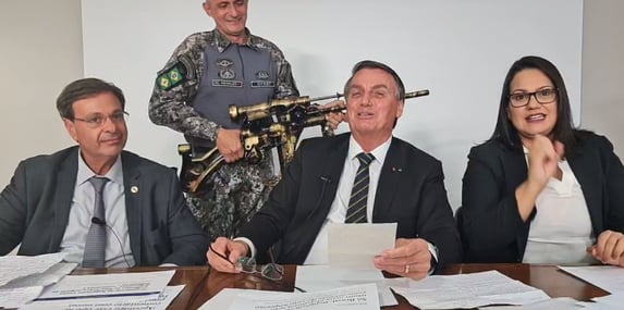 Bolsonaro só derrota Boulos