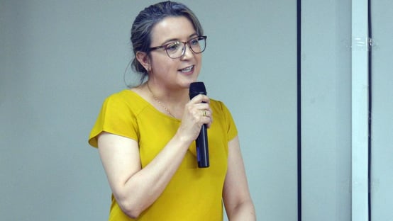 “Dose de reforço é estratégia para barrar nova onda”, diz secretária do Ministério da Saúde