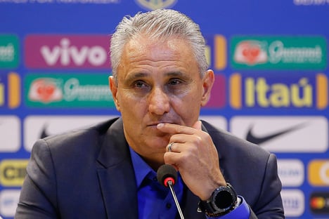 Tite diz que Renan Lodi perdeu chance de convocação por não estar vacinado
