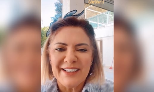 Ex-mulher de Bolsonaro é vacinada contra a Covid