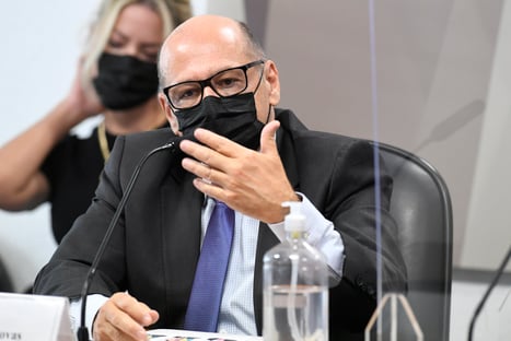 Dimas Covas diz que Ômicron chegará ao Brasil: “Resta saber se será contida”
