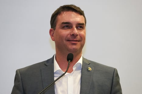Ação penal sobre rachadinha de Flávio só poderá andar se MP fizer nova denúncia