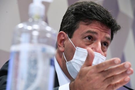 “É dor demais”, diz Mandetta, sobre 500 mil mortes