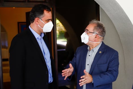 Governo brinca de passa ou repassa sobre reunião do comitê da pandemia