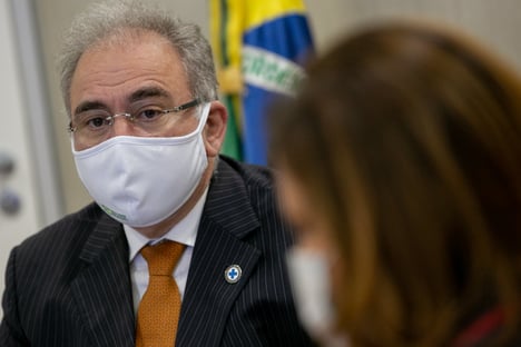 Mesmo com queda na projeção de vacinas, Queiroga anuncia antecipação da meta