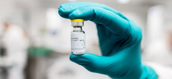 Pfizer e Moderna estudam indicar vacinas para crianças de 5 a 11 anos, diz jornal