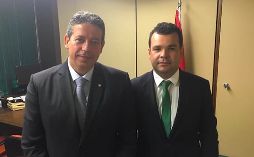 Filho de Lira faz negócios com o governo, diz site