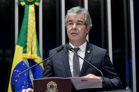 A ponte entre Lula e os militares