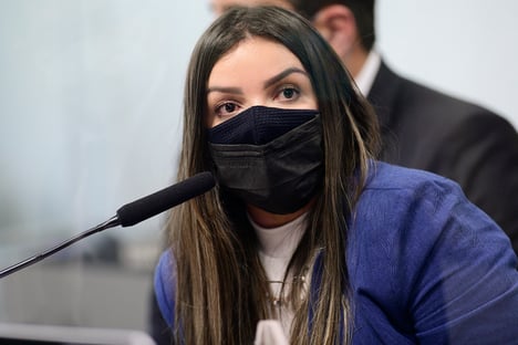Diretora afirma que mudanças em invoice foram feitas pela Bharat durante a madrugada