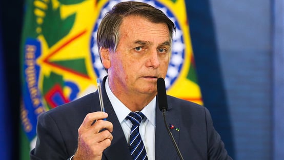Planalto confirma que Bolsonaro deu entrada no HFA para “investigar soluços”