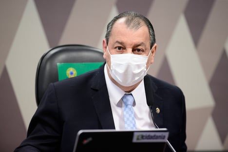 Bolsonaro chama Omar Aziz de “anta amazônica”