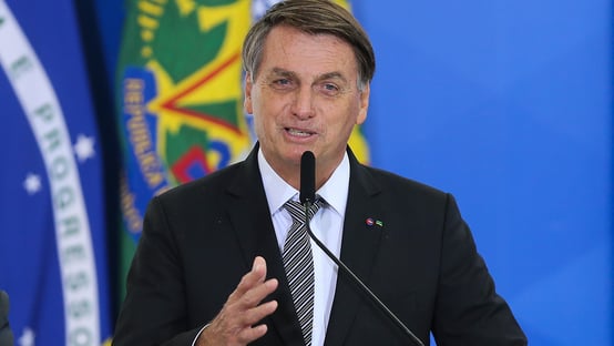 Bolsonaro diz que Barroso é “contra transparência das eleições”