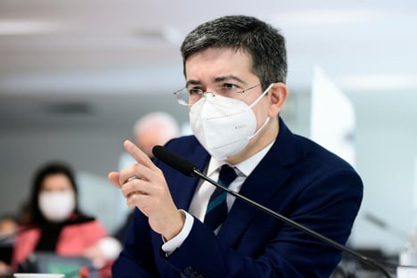 Randolfe insiste na convocação de Queiroga: “Ele está se pazuellando”