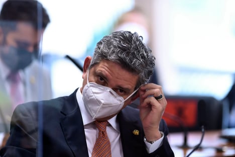 Senador petista vai engolir o sapo de Gleisi e tocar a vida